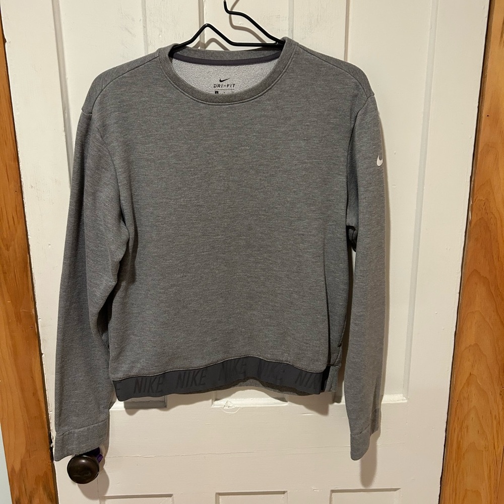 Nike dri fit sweatshirt with pockets in EUC